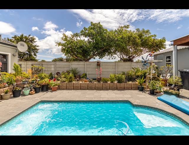 5 BEDROOM FREEHOLD FOR SALE IN PARKLANDS